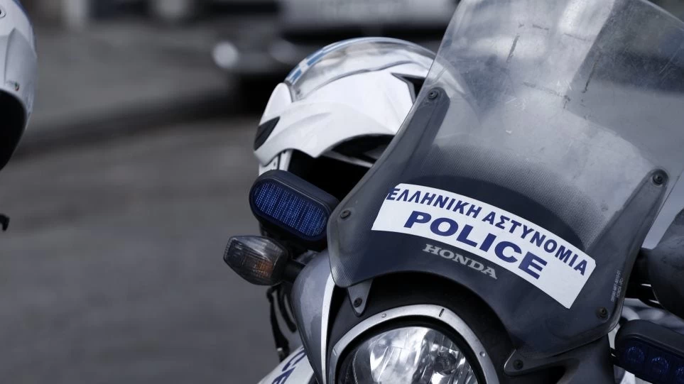 Αμαλιάδα: Ληστές έσκισαν το… παντελόνι υπαλλήλου για να του πάρουν τις εισπράξεις